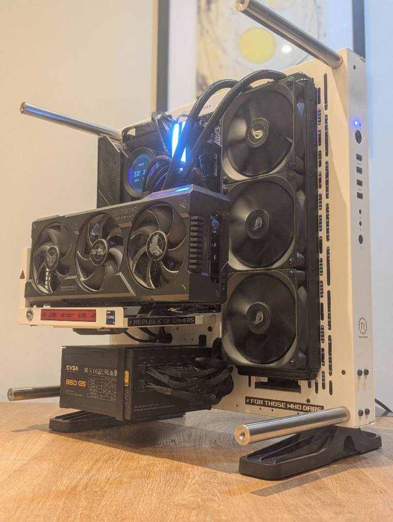 Gaming PC / I9 13900k / RTX 4080 [16GB] / 32GB DDR5 / 3TB SSDs / Wifi ✅ / Bluetooth ✅