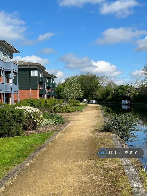 2 bedroom flat in Little Grebe House, West Drayton, UB7 (2 bed) (#2869512)