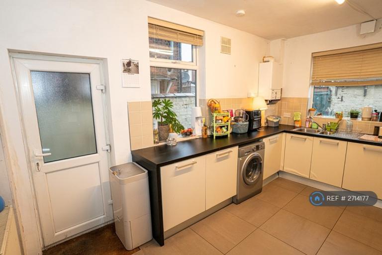 3 bedroom house in Pascal Street, Manchester, M19 (3 bed) (#2714177)