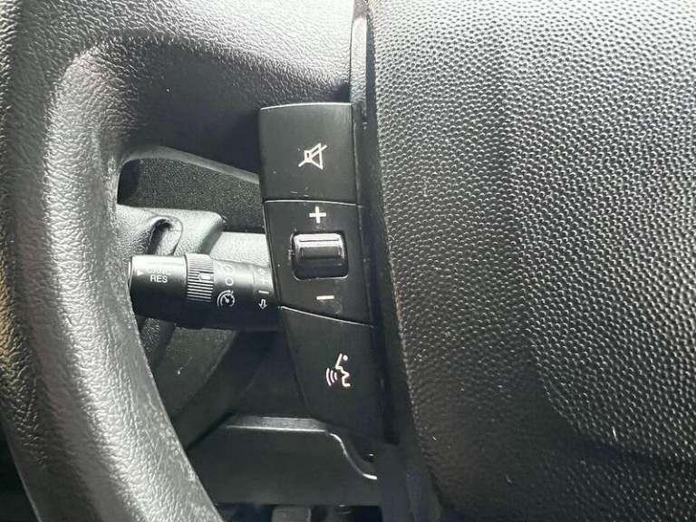 2022 Peugeot Boxer 2.2 BlueHDi 335 S Platform Cab L3 EU6 Luton DIESEL Manual