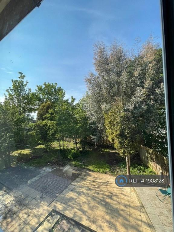 3 bedroom house in Horsecroft Close, Orpington, BR6 (3 bed) (#1903128)