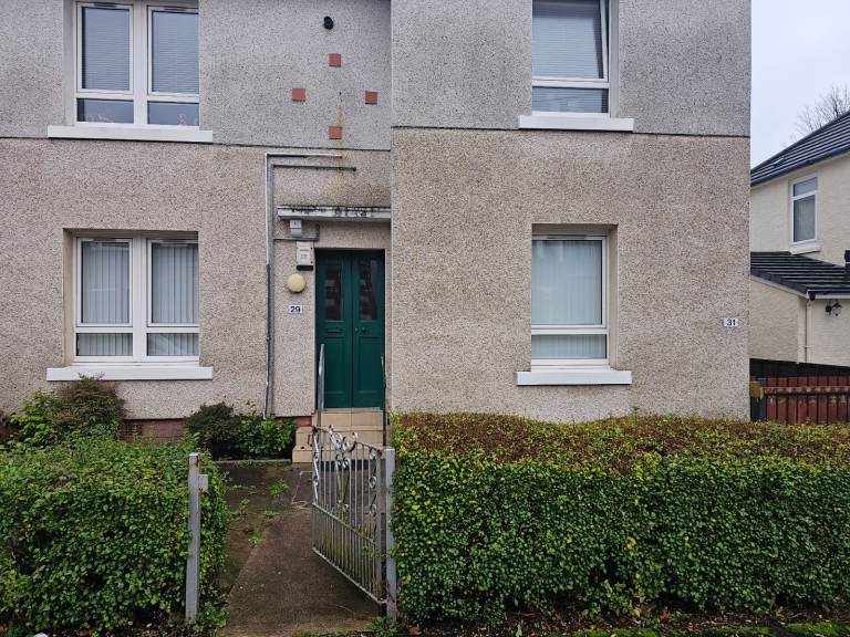 image for A beautiful 2 bedroom main door 2 bedrooms property To Let £1000  OVNO 