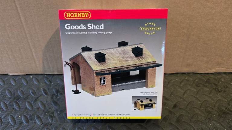 Hornby R8002 Goods Shed BNIB