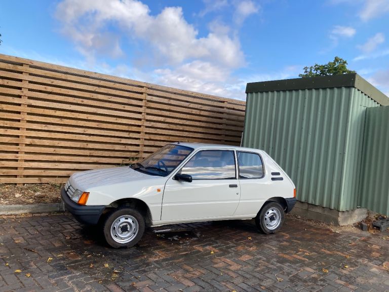Peugeot, 205, Hatchback, 1989, Manual, 954 (cc), 3 doors
