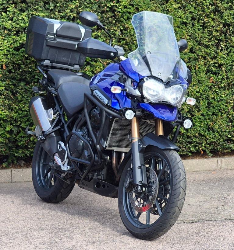 TRIUMPH EXPLORER - 2012 12 - NICE CLEAN BIKE