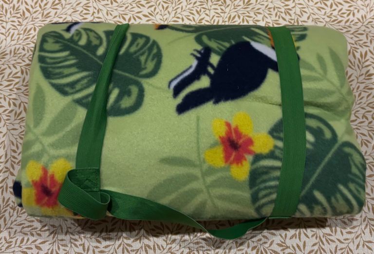 Fleece Blanket with Toucan Print – Good Condition