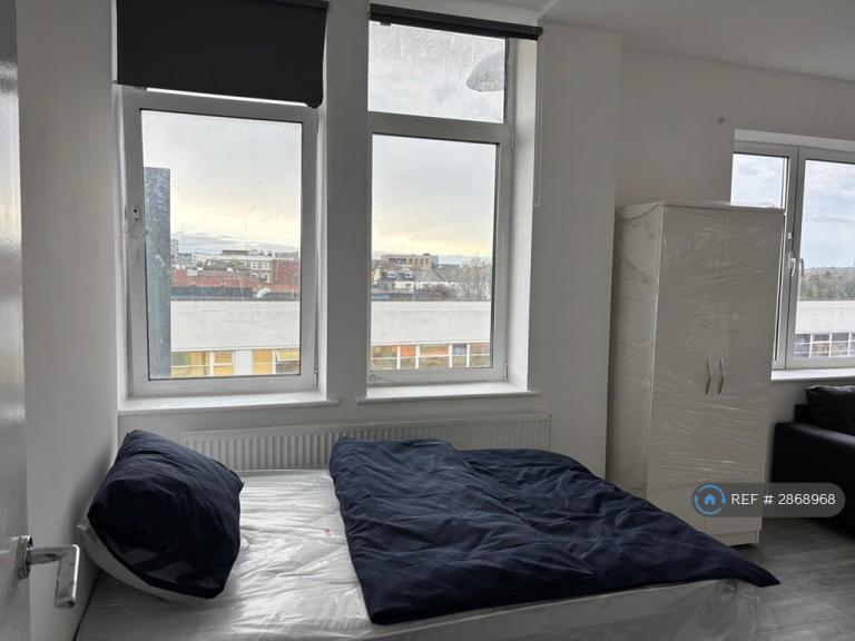 Studio flat in North End, Croydon, CR0 (#2868968)