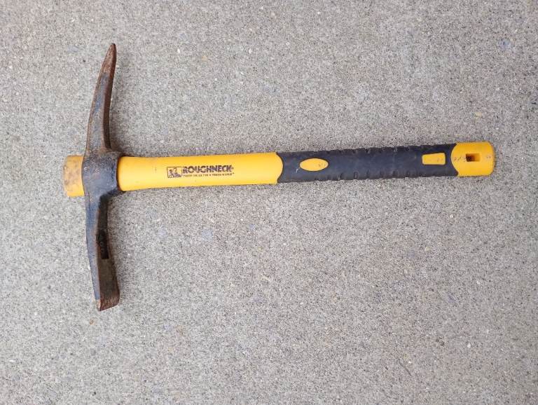 PICK - ROUGHNECK 15ins. MICRO MATTOCK PICK, fibreglass handle. Some surface rust.