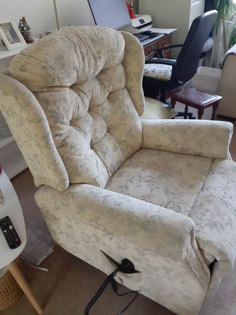 Riser Recliner Electric Armchair £100