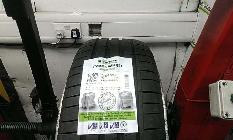 245 40 19 98y Royalblack Royalexploror 6mm Part Worn Pressure Tested Tyre