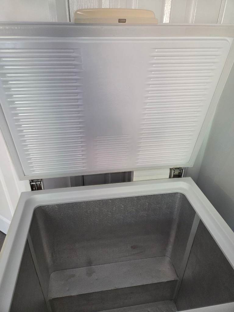 White Chest Freezer – Good Condition, Clean Inside