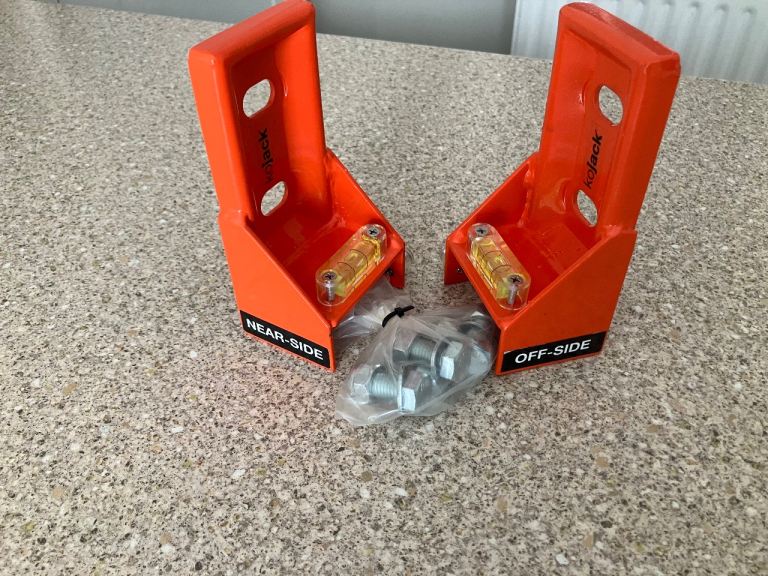 KOJACK OUTER “L” SHAPED BRACKETS (Pair) NEW NEVER USED