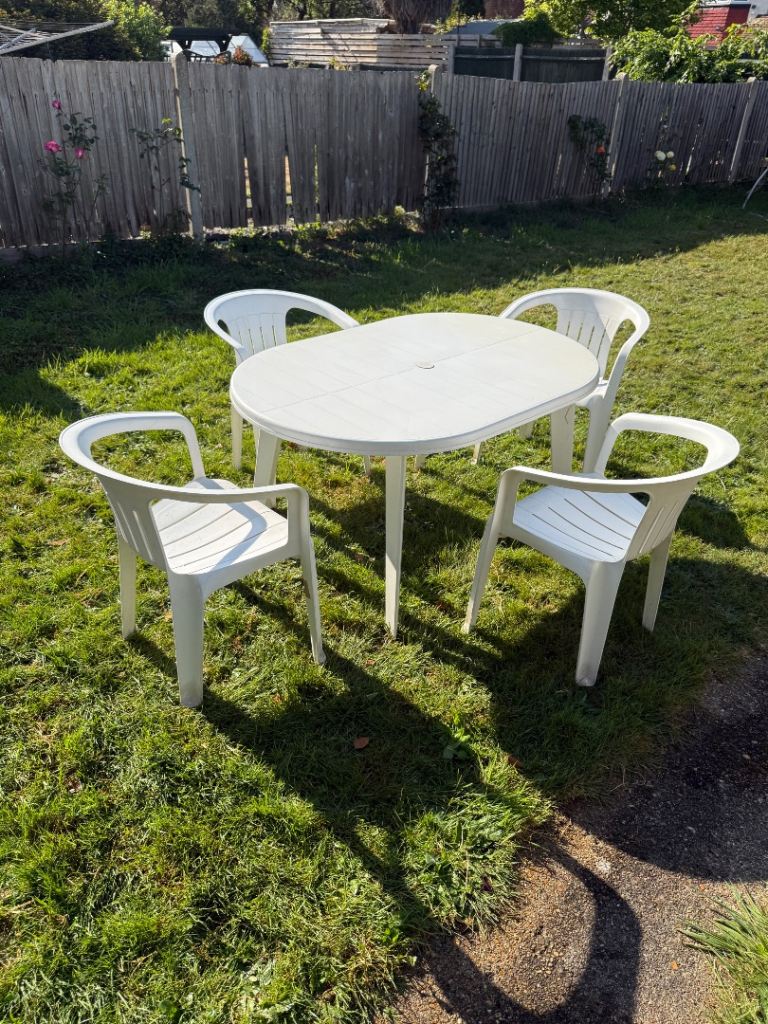 4 seats plastic Garden dining set 