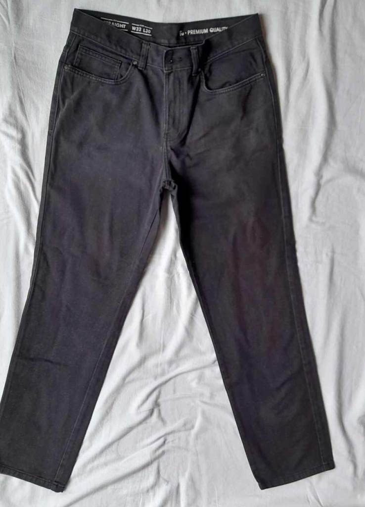 Men's black straight cut jeans W32 L30