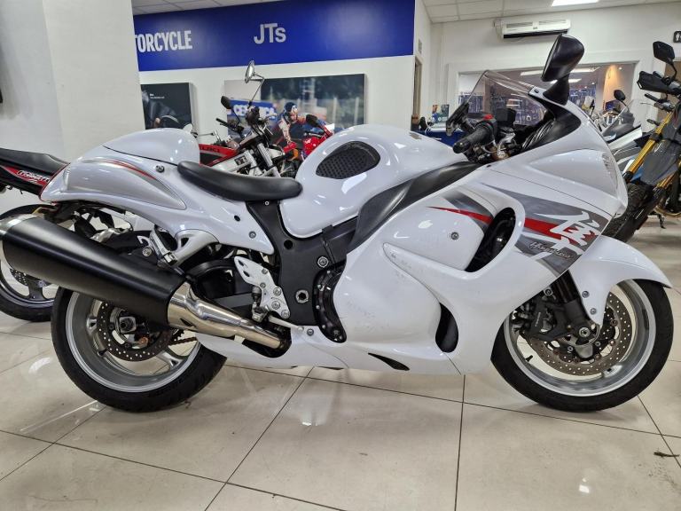 SUZUKI GSX1300 IN WHITE