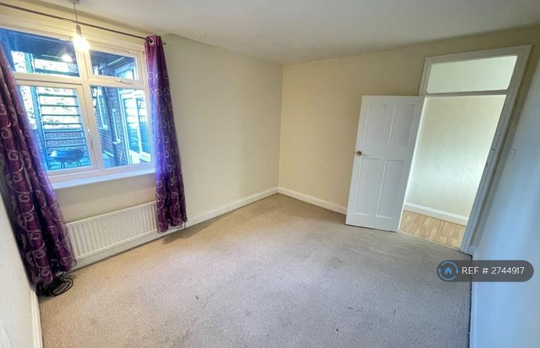 2 bedroom flat in Whitchurch Lane, Edgware, HA8 (2 bed) (#2744917)