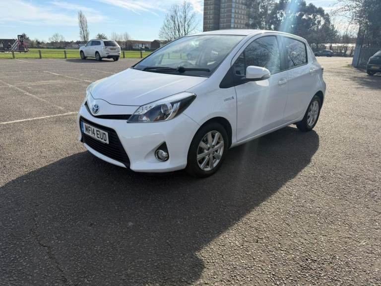 Toyota Yaris automatic hybrid petrol. Long MOT, service history, 2 keys