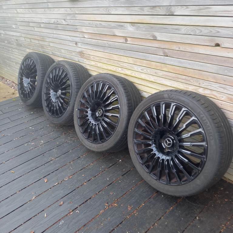20" Black alloy wheels and tyres