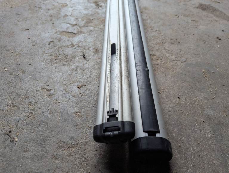 Thule aero bars roof rack 120cm