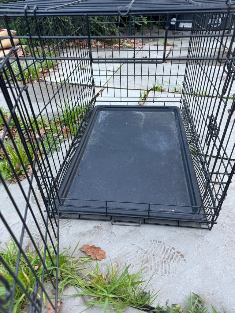 Medium dog crate 