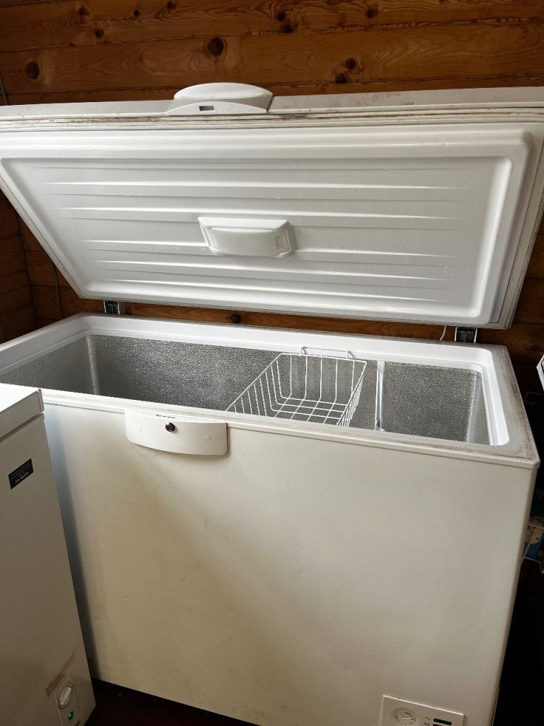 Large White Chest Freezer – Good Condition