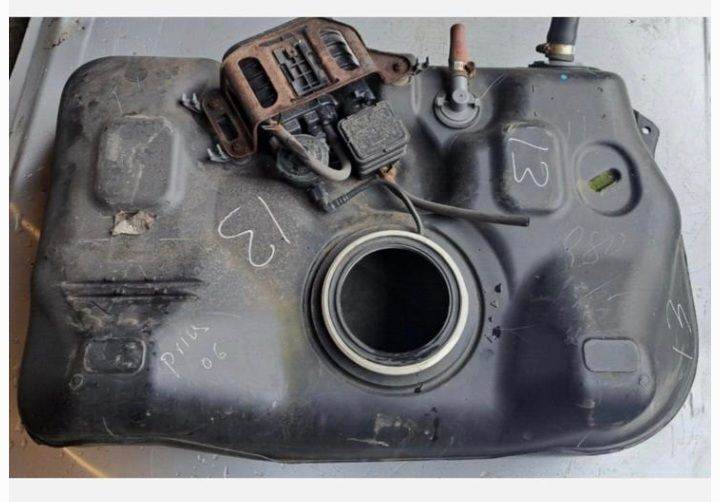 Toyota prius petrol tank 