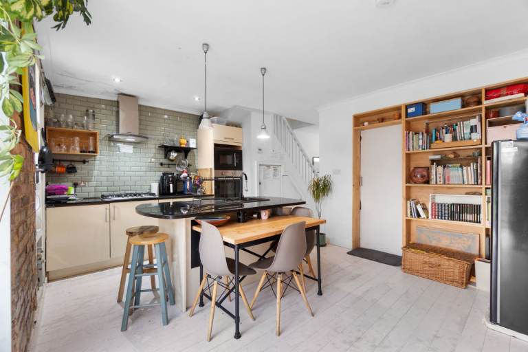 4 bed Terraced House with conservatory, parking and a big conversion, extension potential