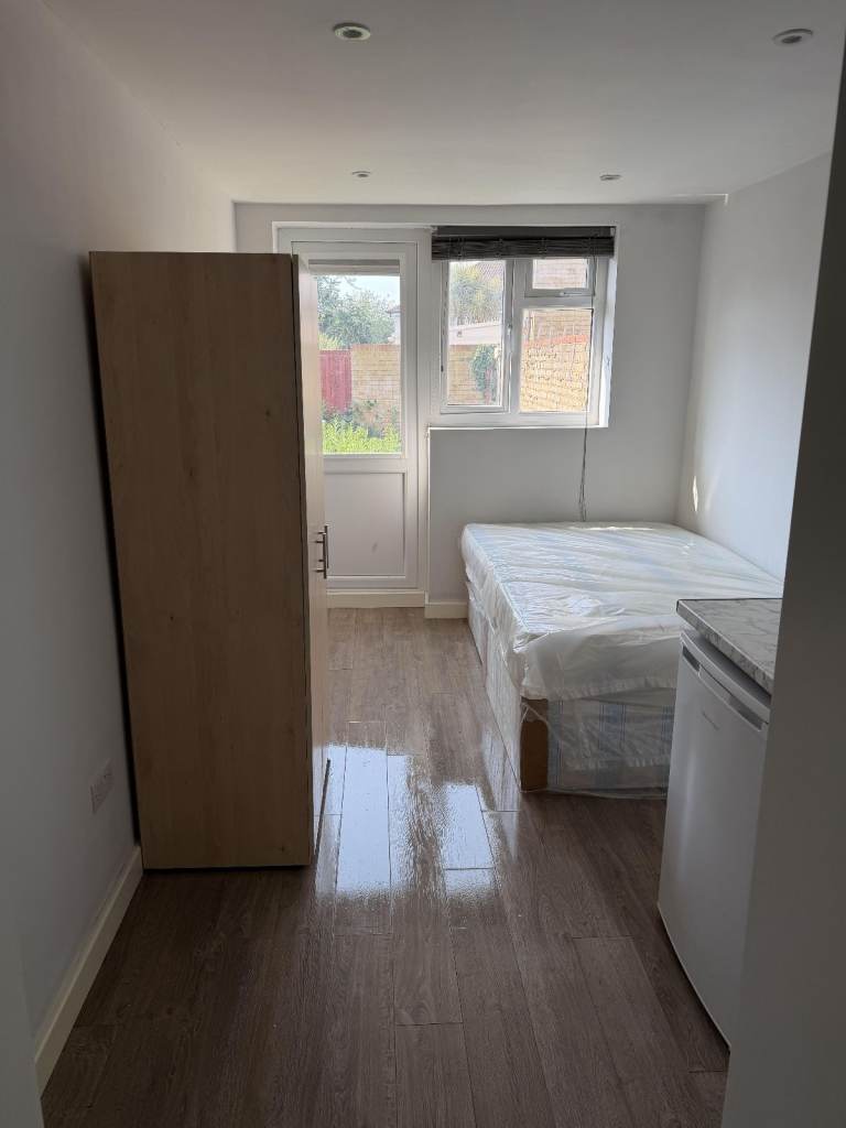 DSS ACCEPTED - Studio Flat Available in Tollgate Dr, Hayes UB4