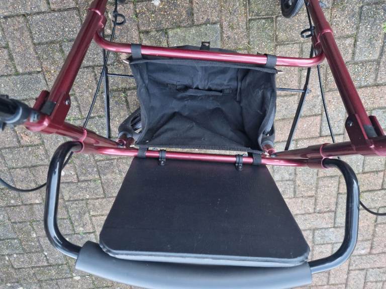 Days Rollator with seat 