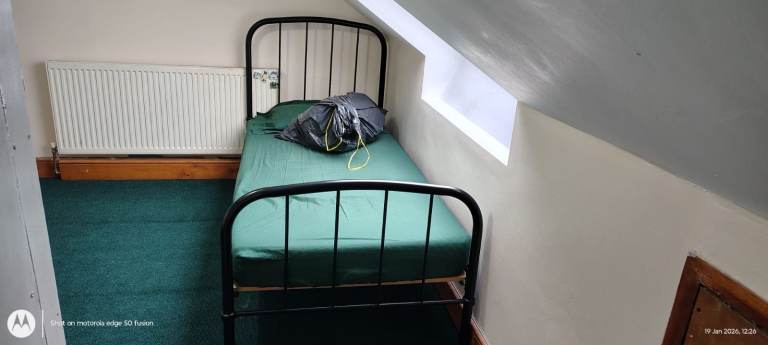 Spacious & Cosy Single Room For Rent AT IG1 2HR