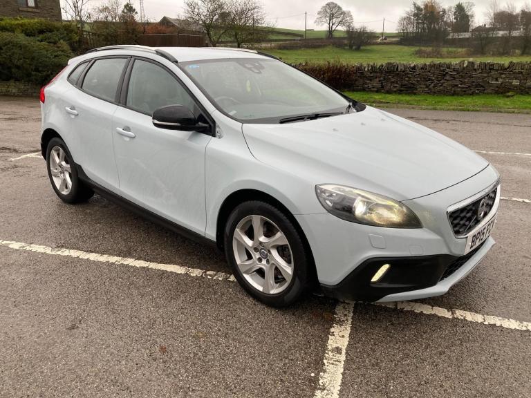 image for 2015 Volvo V40 D2 [120] Cross Country Lux 5dr Geartronic HATCHBACK DIESEL Automatic