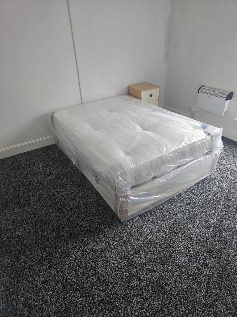 Rooms to let fully furnished 