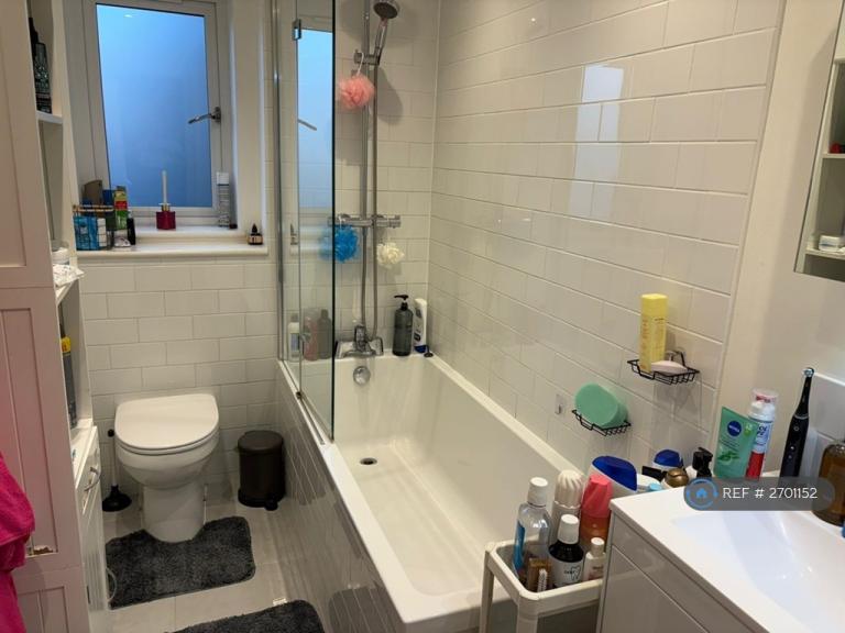 2 bedroom flat in Collingwood Place, Walton-On-Thames, KT12 (2 bed) (#2701152)