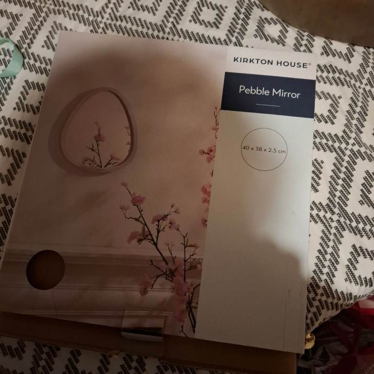 Kirkton House pebble mirror