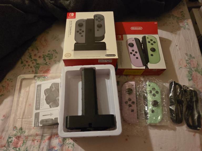 One new set of Joy-Con switch controllers with controller straps / one Brand new charging dock 