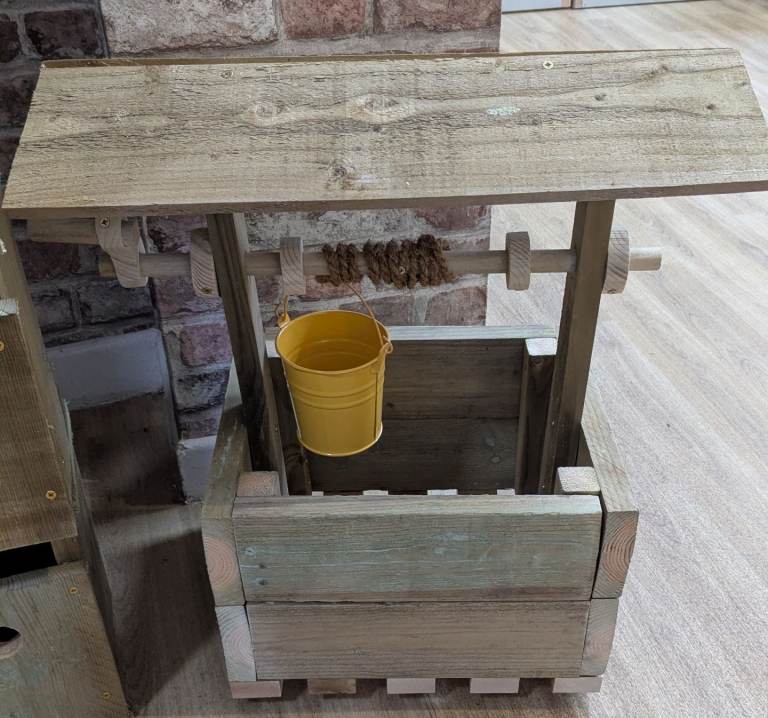 HANDMADE WOODEN WISHING WELL PLANTER 