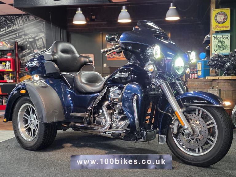 2014 HARLEY-DAVIDSON FLHTCUTG TRIGLIDE TRIKE 15,700 MILE'S 