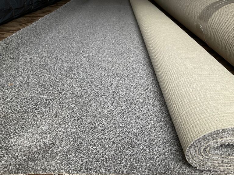 New 3.15 x 4m mid grey carpet.