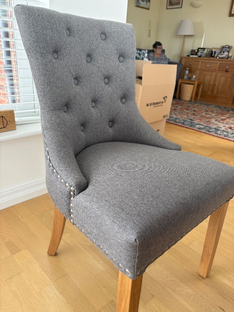 REDUCED ! Dining Table and chairs