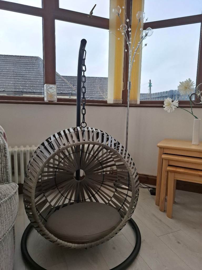 Pet hanging egg swing