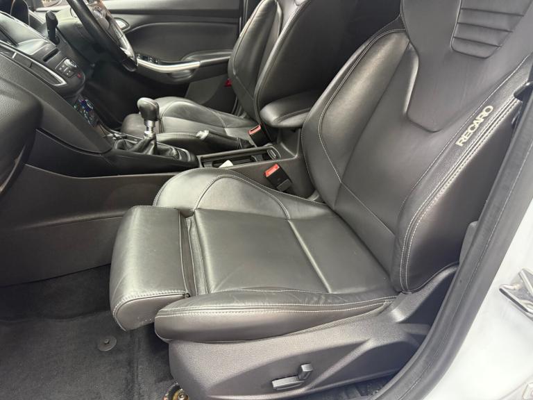 2018 Ford Focus 2.0T EcoBoost ST-3 Navigation 5dr HATCHBACK Petrol Manual