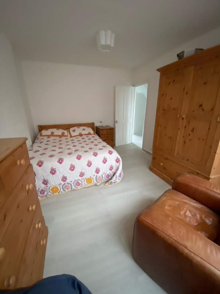 4 bed Terraced House with conservatory, parking and a big conversion, extension potential