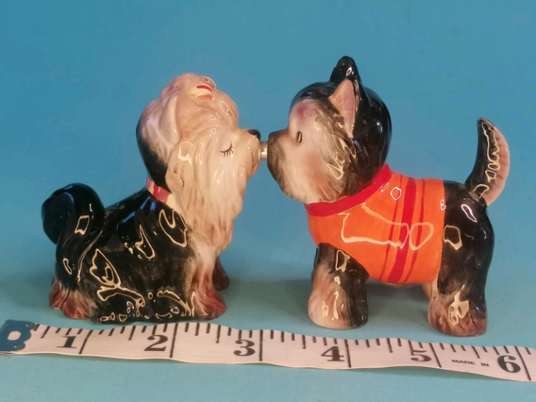 Cute Kissing Dog Salt and Pepper Shakers