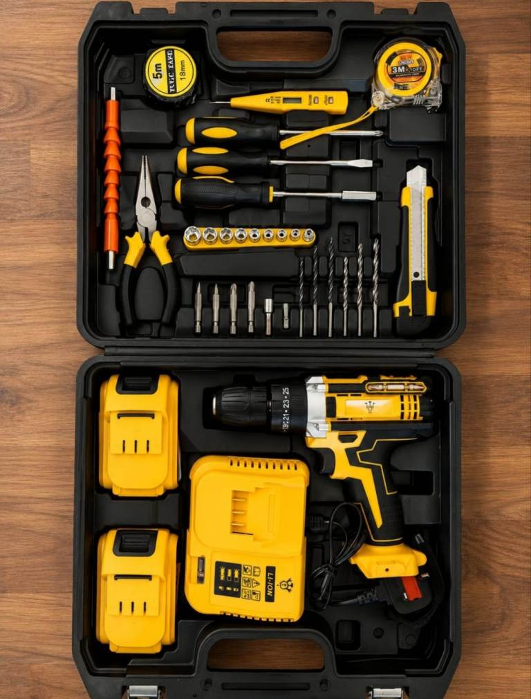 Cordless Drill with two batteries, charger and various acessories in Carry Case – New