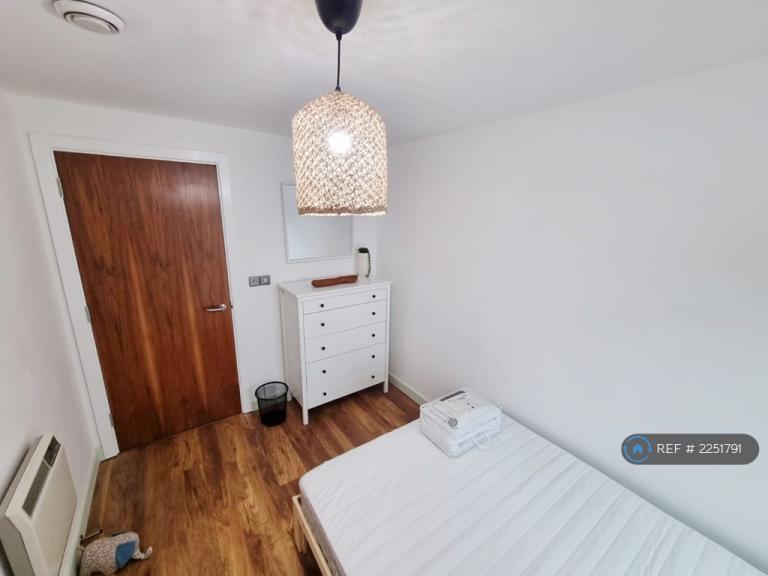 2 bedroom flat in The St. George Building, Leeds, LS1 (2 bed) (#2251791)