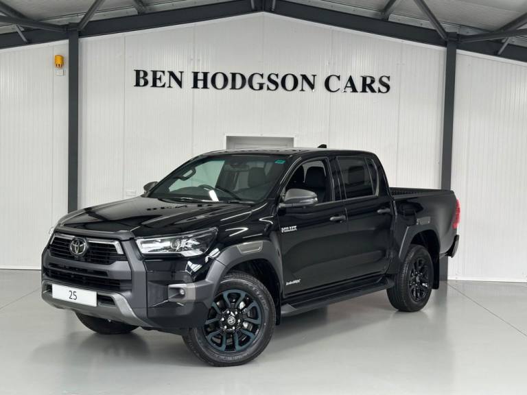 2025 25 TOYOTA HI-LUX 2.8 D-4D-H INVINCIBLE X PICKUP 4DR DIESEL HYBRID AUTO 4WD 
