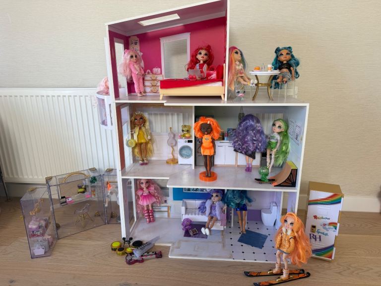 Rainbow High Dolls & Dollhouse Bundle – Lots of Dolls Included!