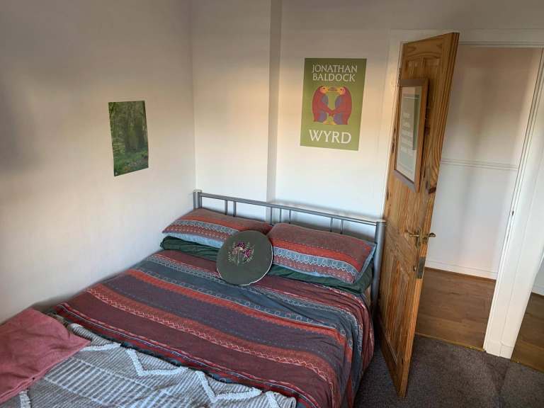Furnished Double Room to Rent in Homely Flat - Crewe Toll Area