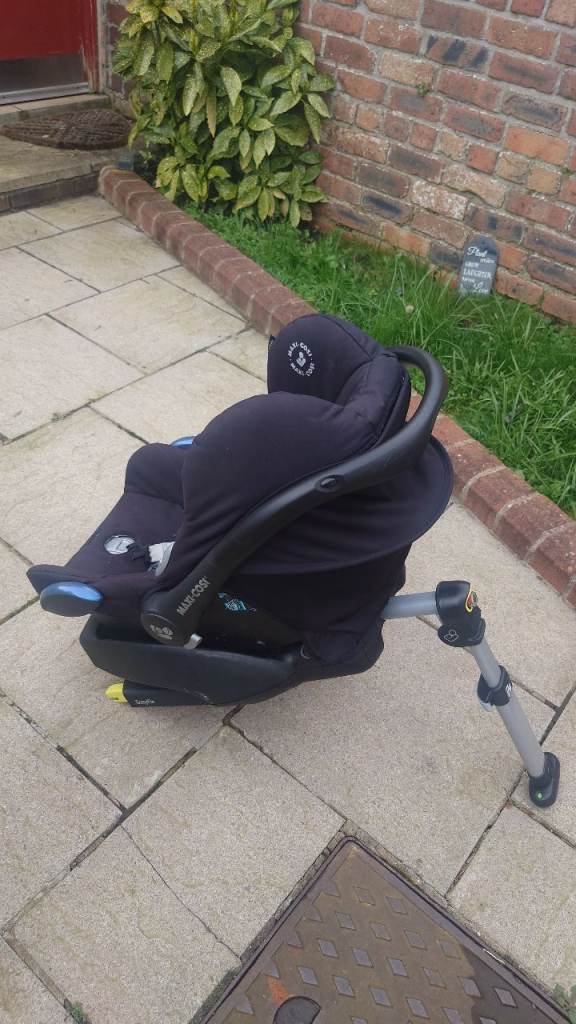 Maxi Cosi car seat and base