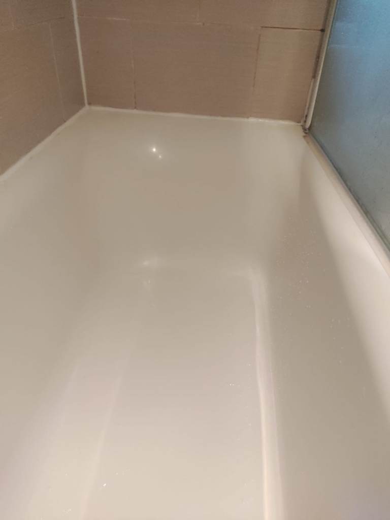 Clean Double Room within flat share in Holyrood, City Centre